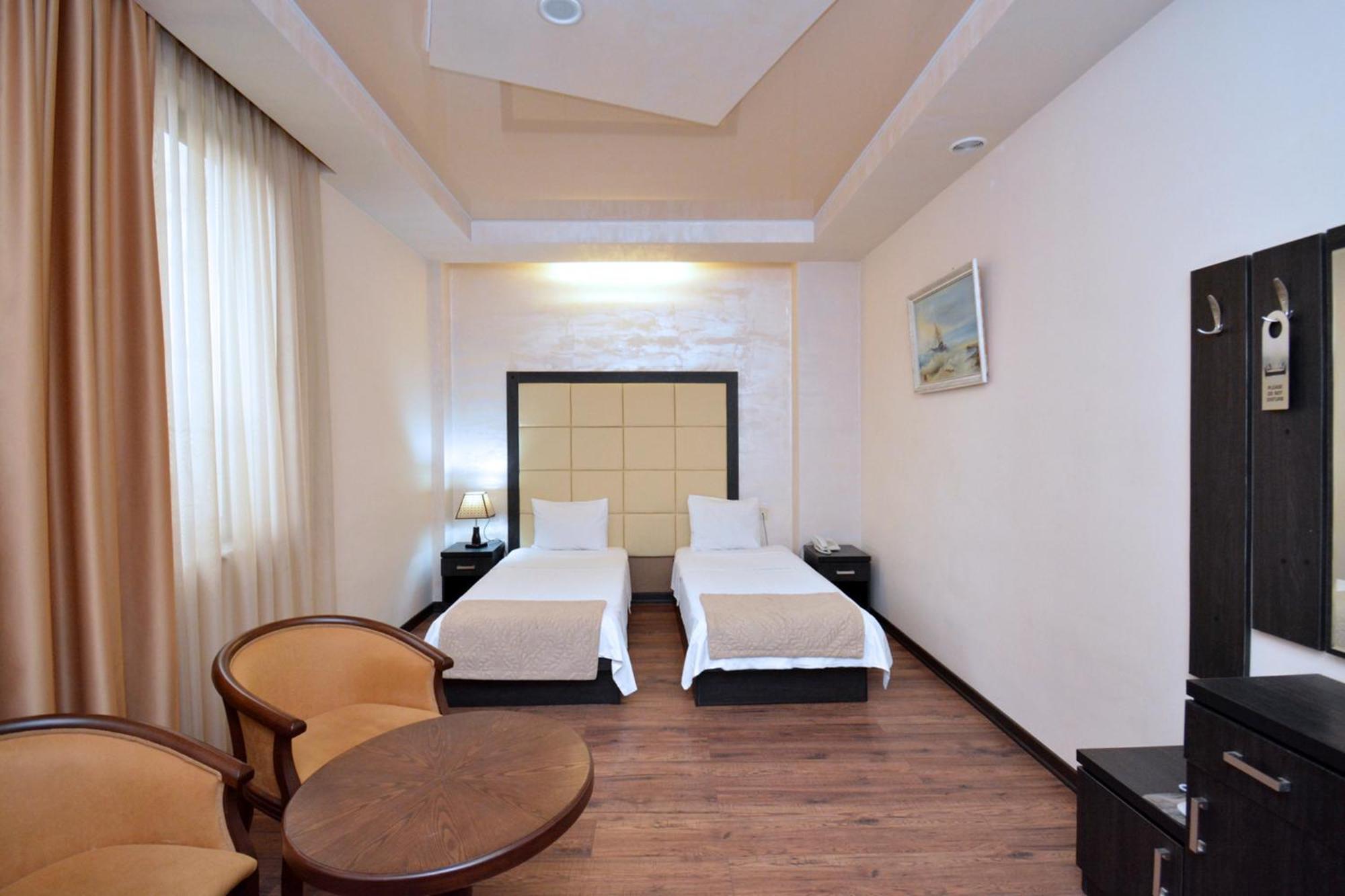 Hotel Partiez Erevan Exterior foto