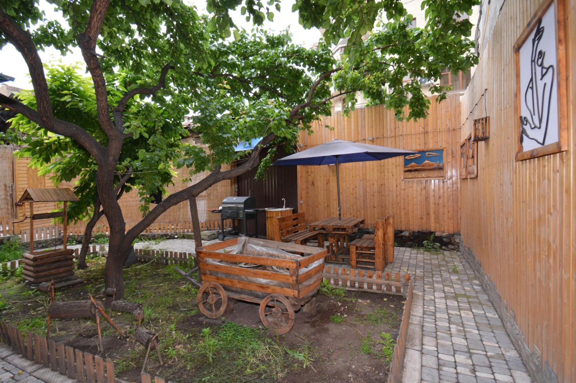 Hotel Partiez Erevan Exterior foto